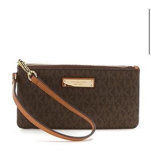 Michael Kors Jet Set Signature Medium Wristlet